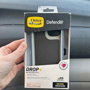 OtterBox Defender Series Case for iPhone 2021 Large - Black and Blue